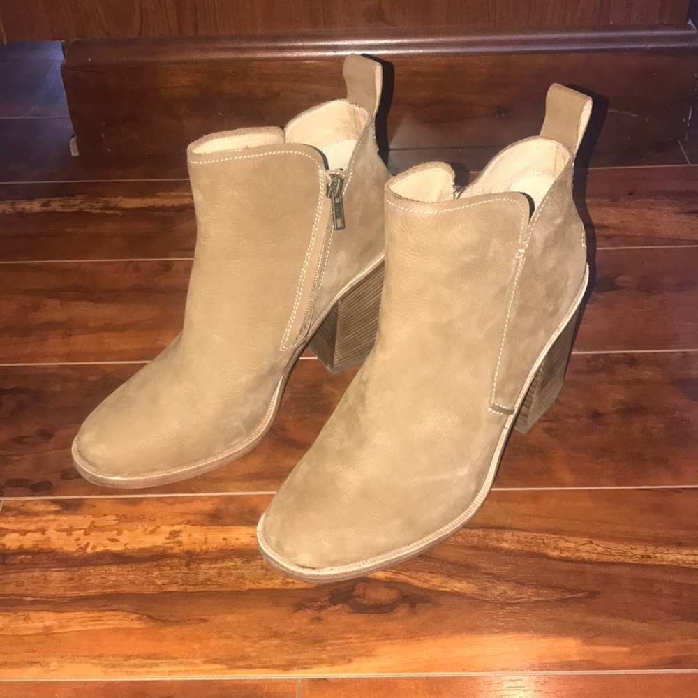 Women’s Ugg Bootie - Picture 2 of 8